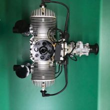 Двухтактный двигатель внутреннего сгорания, бензиновый двигатель с длительным запасом хода и двумя цилиндрами, силовая установка для беспилотного летательного аппарата (дрона)